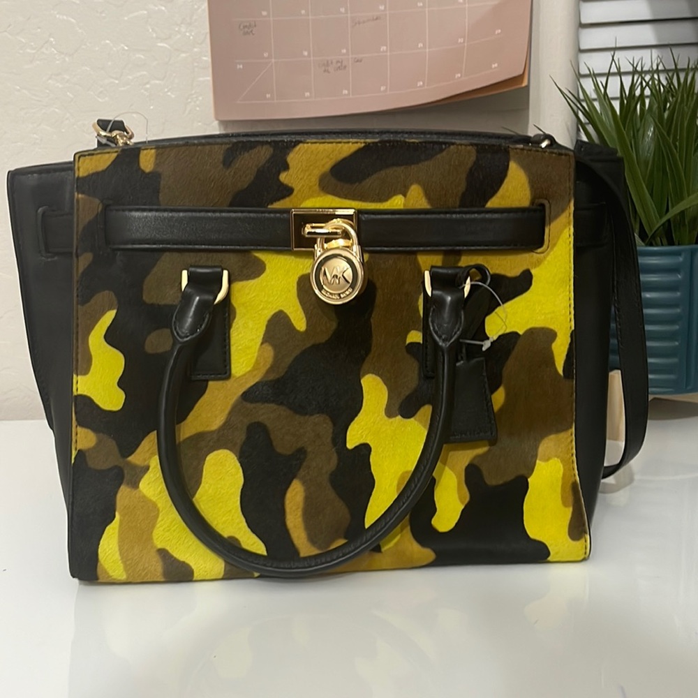 Michael Kors Hamilton Traveler Acid Lemon Large